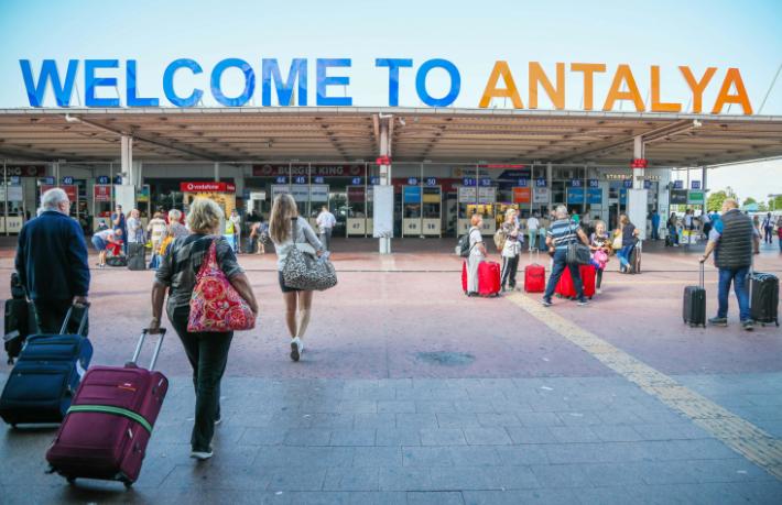 Avrupalı turist Antalya'da sezonu uzattı