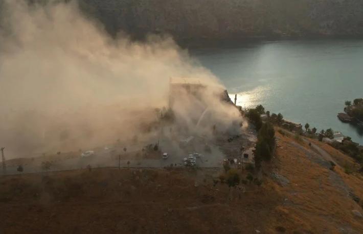 Şanlıurfa'daki ''ucube'' otel 23 saniyede yıkıldı