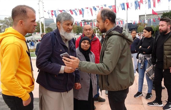 Turist, eşini soyan hırsızı kendi yakaladı