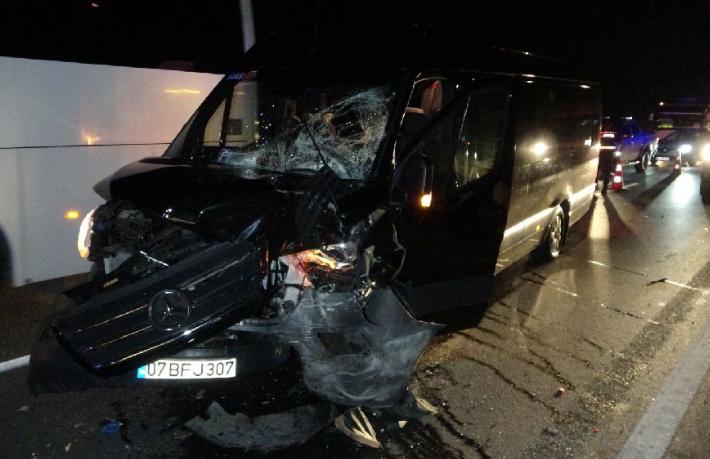 Aynı yöne giden tur minibüsleri çarpıştı... 4’ü turist 6 yaralı