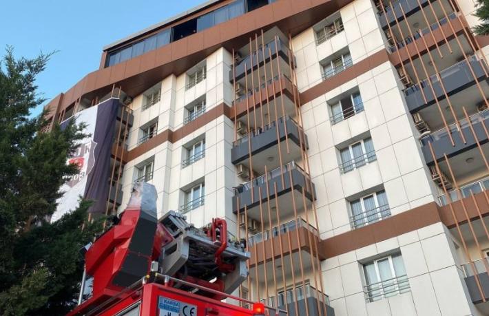Aksaray'da otelin çatı katında yangın çıktı