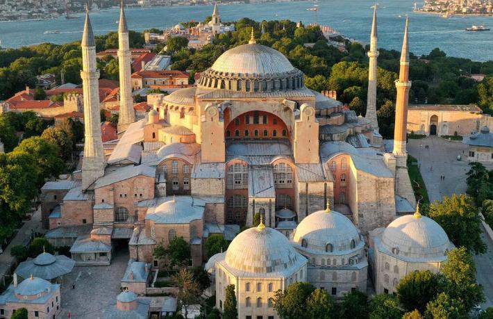 Ayasofya'da yeni dönem... Turistlere ücretli oldu