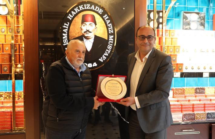 İBB’den Avni Ongurlar’a plaket