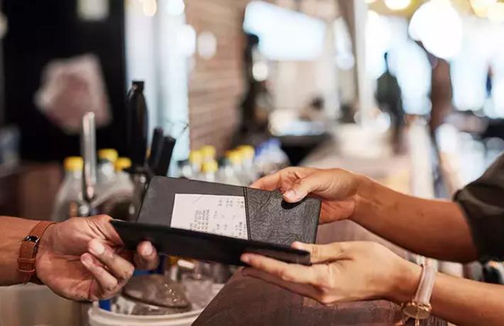Turistik bölgelerde şikayetler artıyor… Restoranlarda fazla yazılan adisyona dikkat