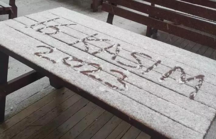 Uludağ'a mevsimin ilk karı düştü