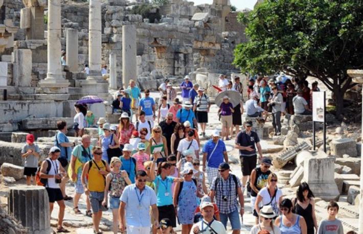 İzmir'e gelen turist sayısında büyük artış