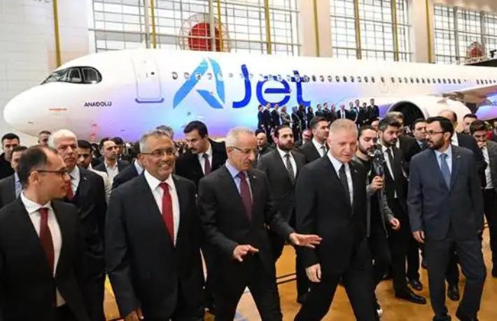 İşte AnadoluJet'in yeni ismi ve logosu: Hedef 10 yılda 200 uçaklık filo