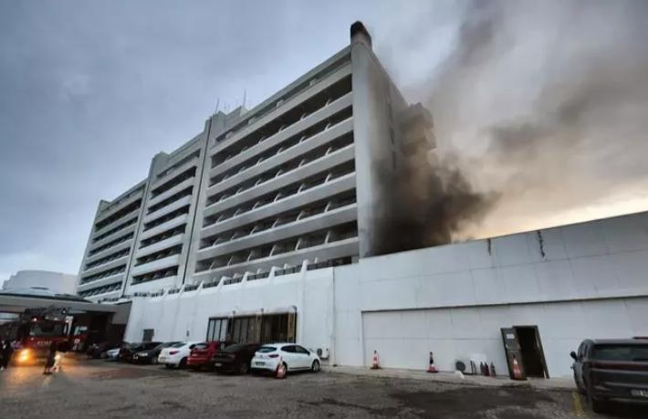 Lüks otelde korkutan yangın... Turistler tahliye edildi