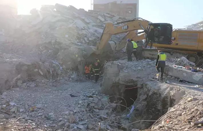 Depremde 72 kişinin hayatını kaybettiği İsias Otel'de deniz kumu kullanılmış