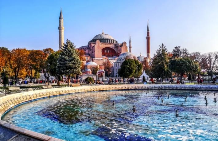 Sultanahmet'te yüzüncü yıl oyunları