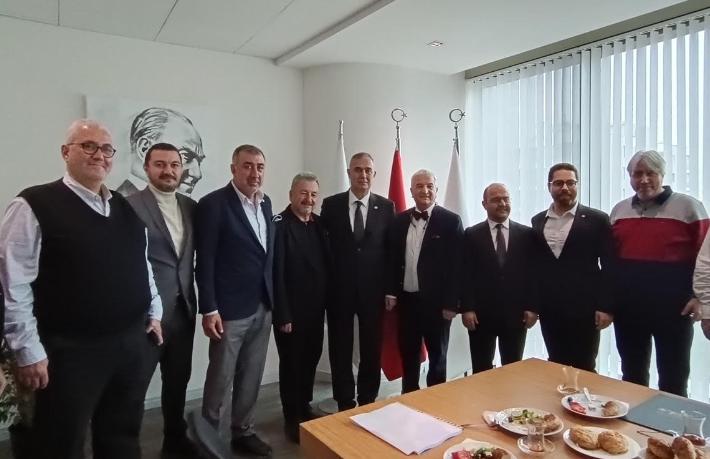 Sururi Çorabatır, başkanı olarak ayrıldığı turizmcileri vekil olarak ziyaret etti