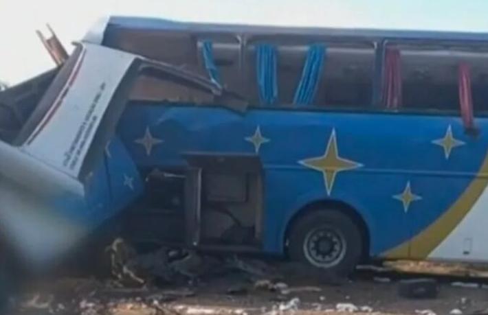 Brezilya’da turist otobüsü ile kamyon çarpıştı... 25 kişi hayatını kaybetti
