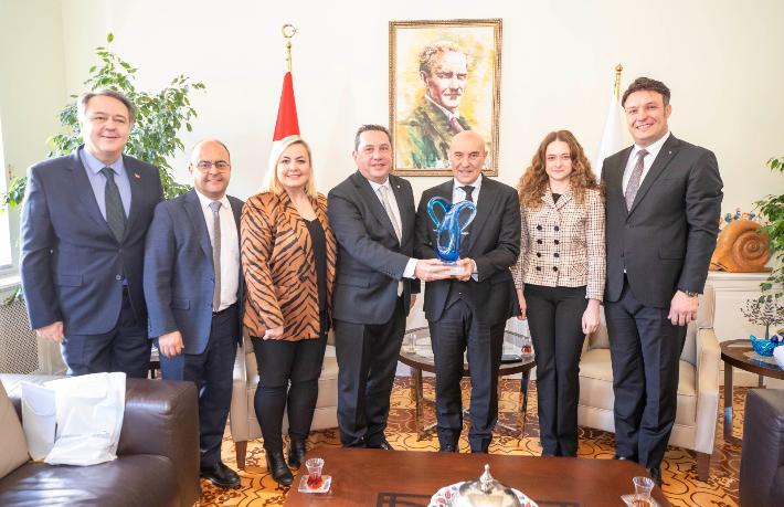 İzmirli turizmcilerden Başkan Soyer’e teşekkür ziyareti