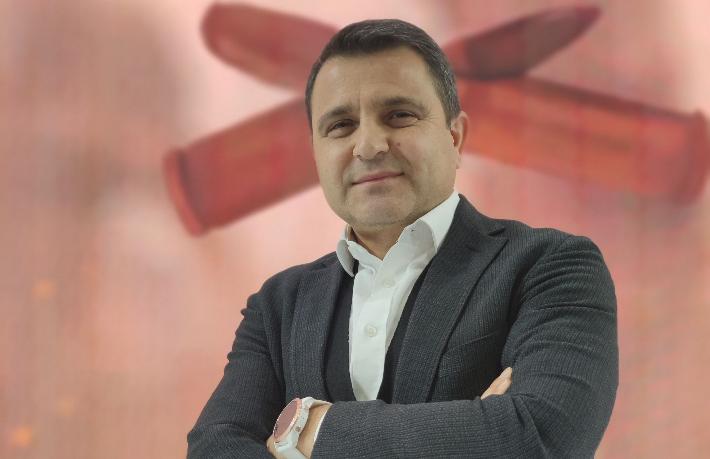 İsmail Kaşdemir’e Liyakat Nişanı