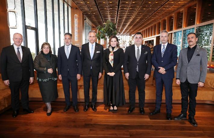 Yunanistan Turizm Bakanı Kefaloyanni, TÜRSAB heyeti ile bir araya geldi