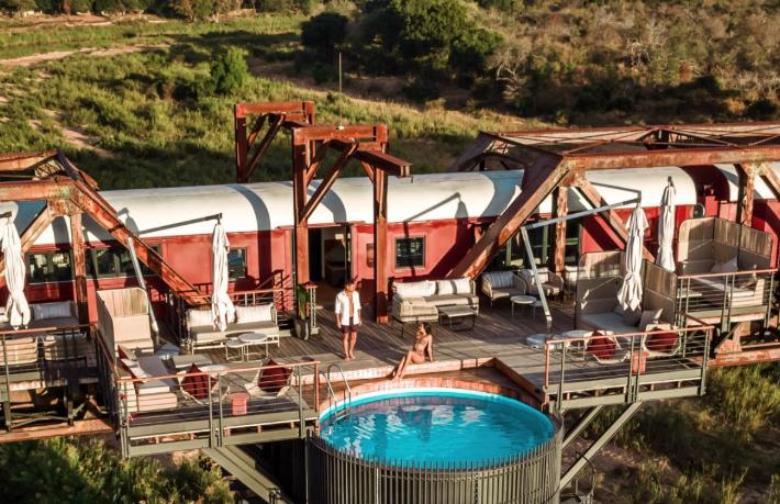 Hiçbir yere gitmeyen tren otele turist akını