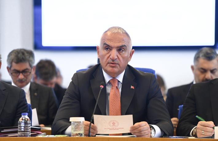 Bakan Ersoy’dan TÜRSAB açıklaması: Rekabetin olmasında ne sakınca var?