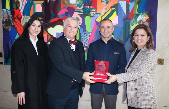 Hyatt Regency İzmir İstinye Park Otel'e ETİK’ten başarı plaketi