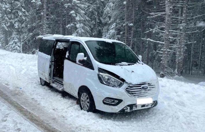 Uludağ'da izinsiz turist taşıyan minibüs kaza yaptı... Bir kişi hayatını kaybetti