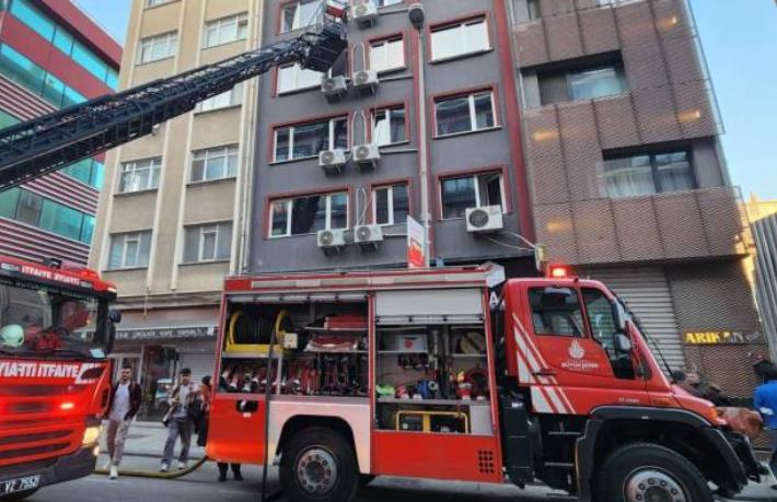 Kadıköy'de otel yangını