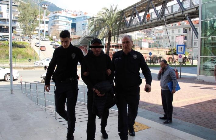 Alanya’da Rus turist hırsızlıktan tutuklandı