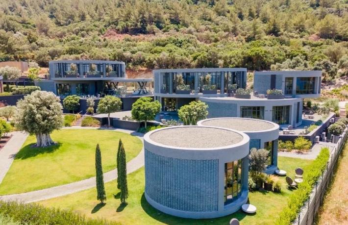 Ünlü film yapımcısı yeni otelini Bodrum Cennet Koyu’nda açıyor