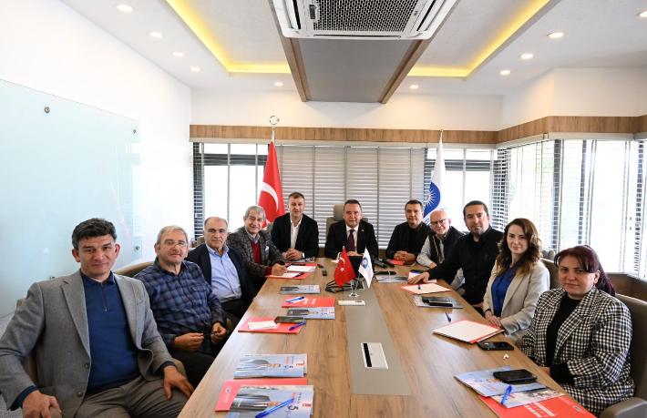 Muhittin Böcek: Turizme siyaset üstü bakmalıyız