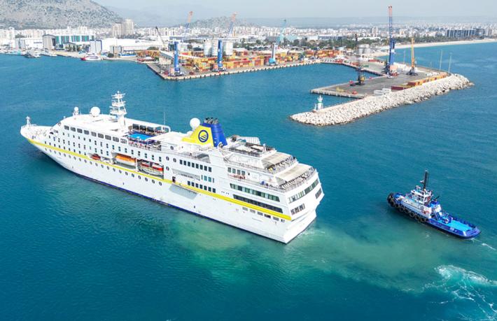 Antalya, sezonun ilk kruvaziyer gemisini ağırladı