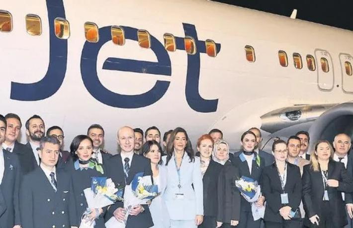 AJet 104 uçakla seferlerine başladı