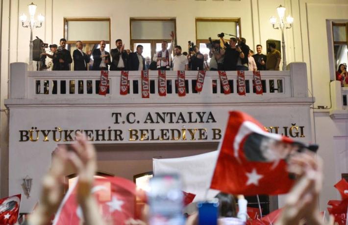 Muhittin Böcek Antalya'da bir ilki başardı