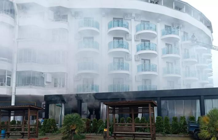 Düzce’de otel yangını... 3 kişi hastaneye kaldırıldı