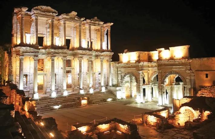Efes Antik Kenti ‘Gece Müzeciliği’ne açıldı