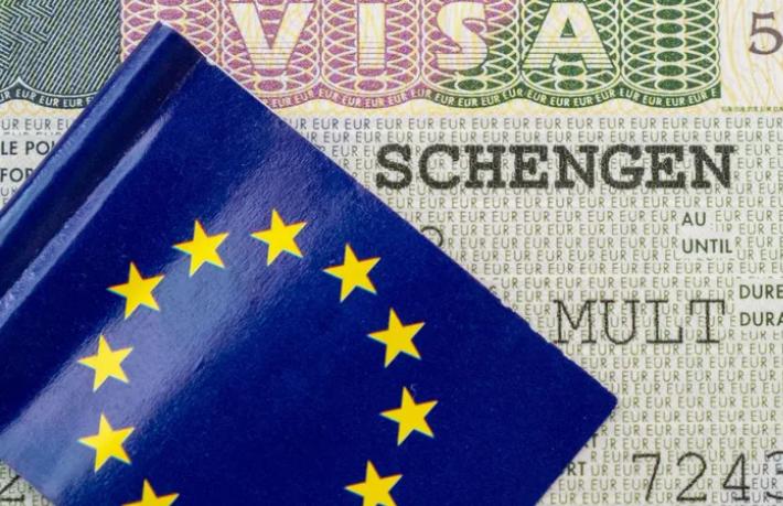 AB'den Schengen vize ücretlerine zam