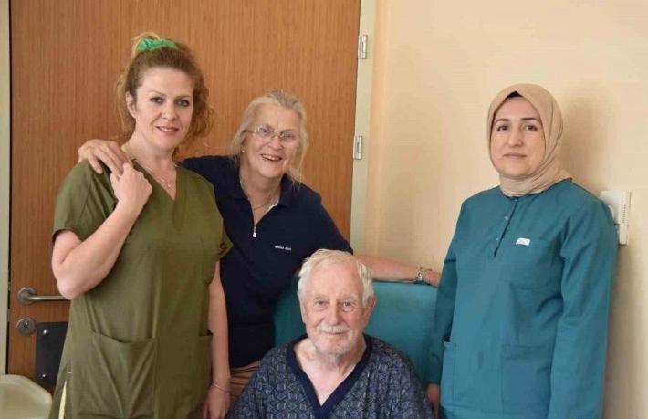 Çanakkale'de tur otobüsünden düşen Alman turist yaralandı