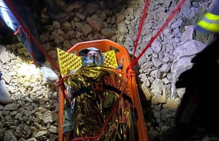Mahsur kalan turistler 11 saat sonra kurtarıldı