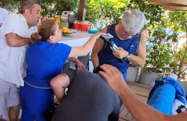 Otel çalışanları polise ve basına saldırdılar