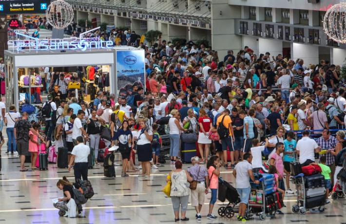 Antalya Havalimanı 7 ayda 20 milyon yolcu ağırladı
