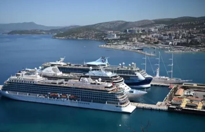 5 gemiyle toplam 4 bin 902 turist geldi