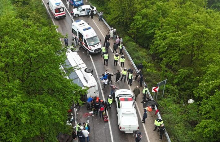 Sinop'ta tur otobüsü kazası... 2’si ağır 18 yaralı