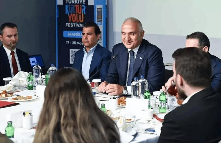 Bakan Ersoy açıkladı... Yabancı turiste de e-nabız geliyor