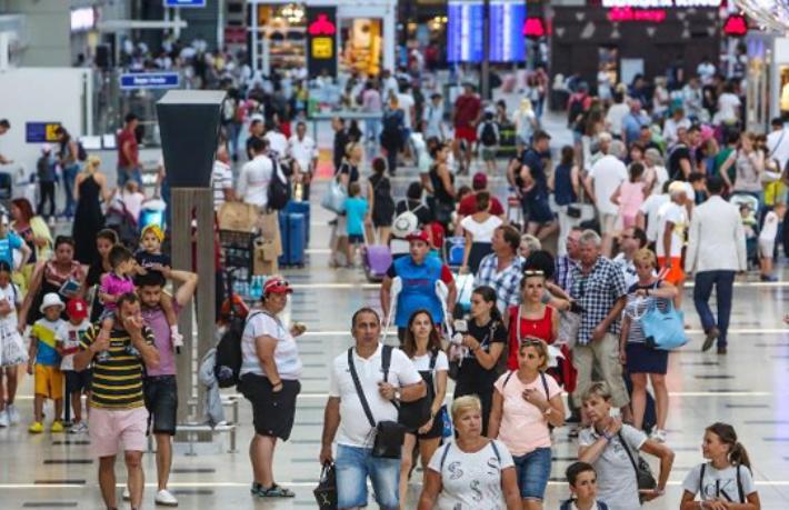 Turizm Bakanlığı: Türkiye'ye ilk 4 ayda 12,7 milyon turist geldi