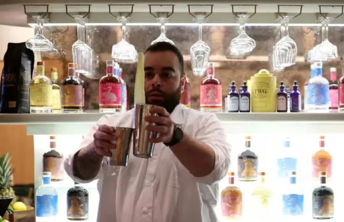 Suudi Arabistan, turistik bölgelerde alkole izin verecek