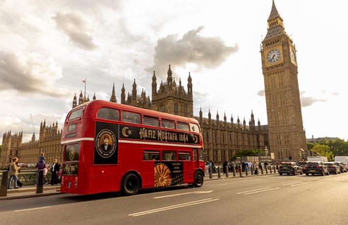 Hafız Mustafa 1864’ten Londra’da Kırmızı Otobüslerde Türk Çayı Saati