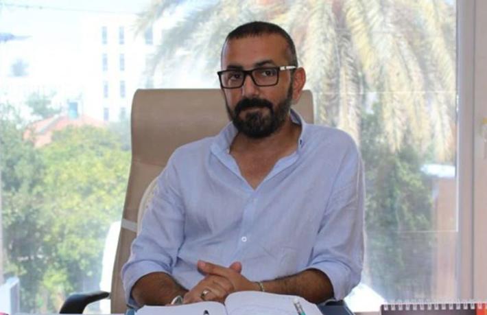 5 turist bir olup şoförü dövdü... Kolu kırıldı