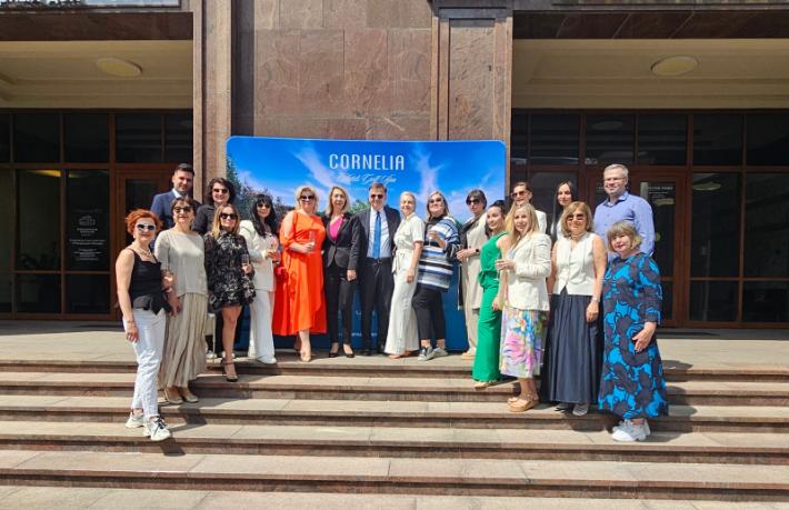 Cornelia Diamond, Moskova'nın seçkin acenteleriyle buluştu