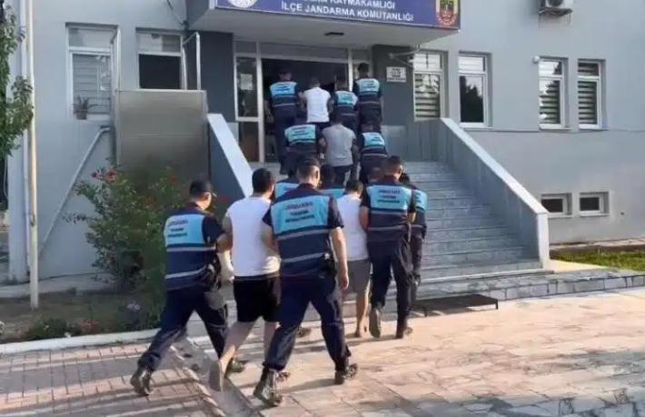 Tur otobüsüne taşlı saldırıda flaş gelişme... 5 saldırgan tutuklandı