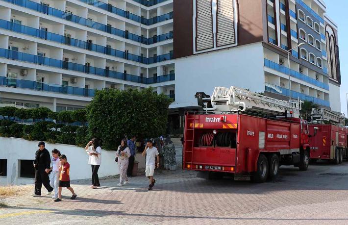 Antalya'da 5 yıldızlı mühürlü otelde yangın: Misafirler tahliye edildi