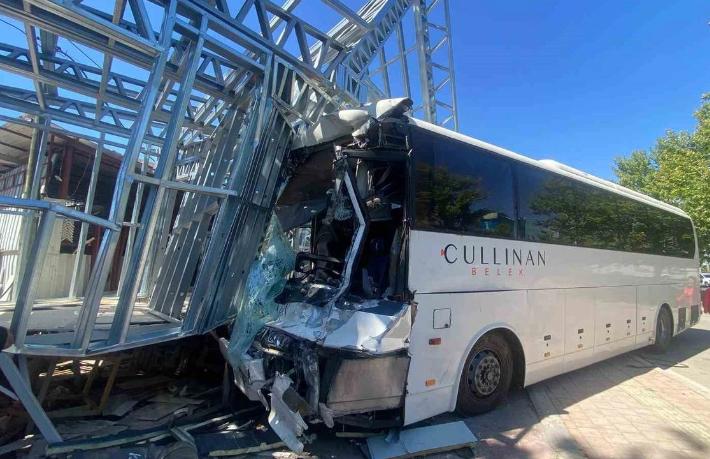 Antalya'da otel servisi kontrolden çıktı... 21 yaralı var