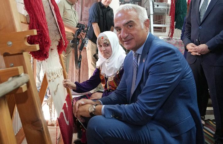 Bakan Ersoy: Uşak yabancı turist rotalarına da girecek!