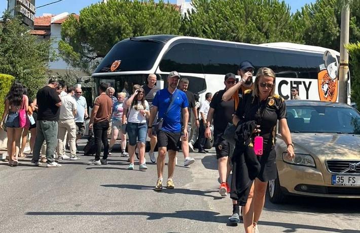 Hull City taraftarları tatil için Çeşme’ye akın etti